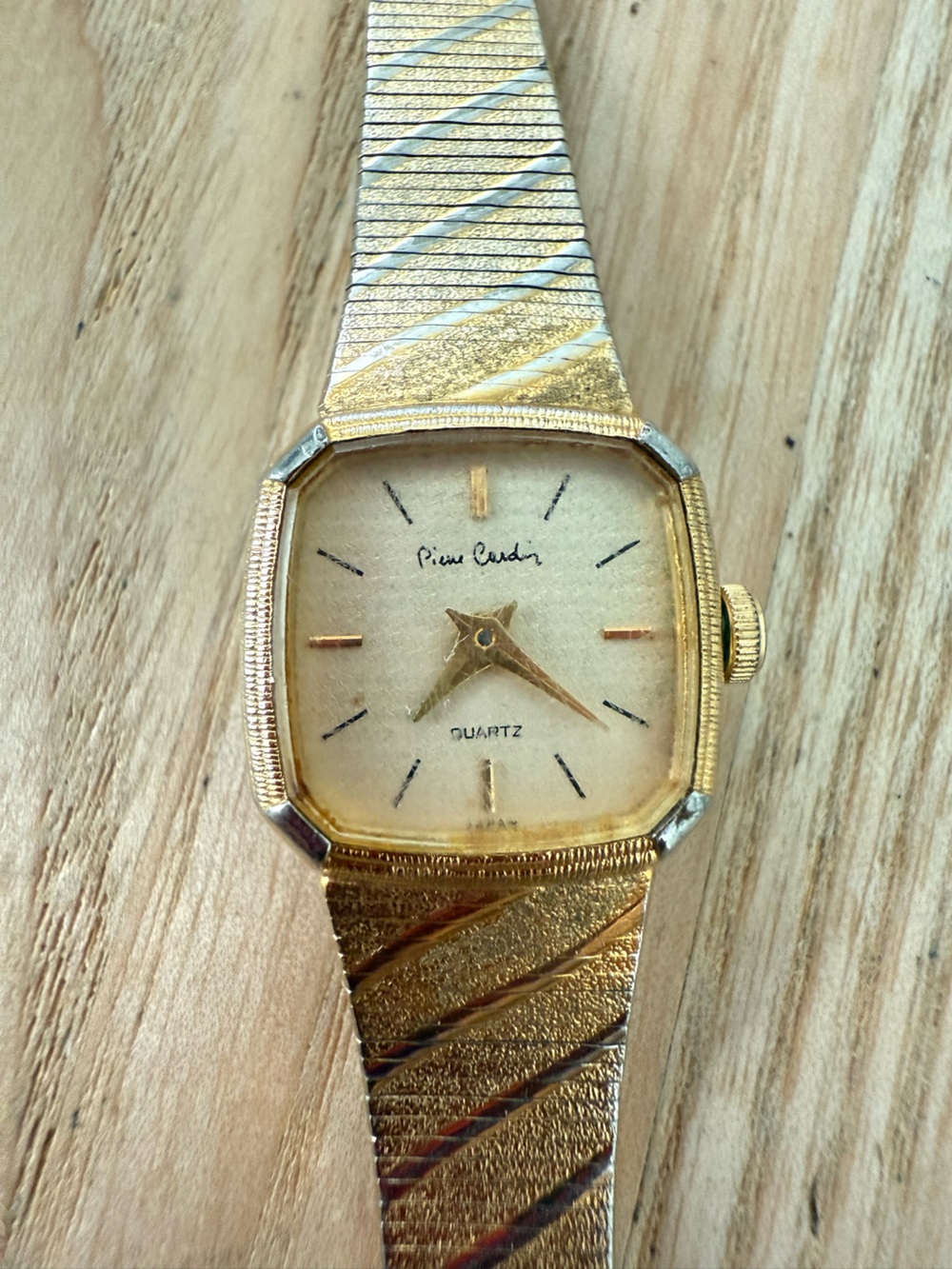Vintage Pierre Cardin ladies gold tone watch NEW BATTERY
